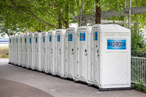 Best Portable bathroom rental  in Harrisburg, IL
