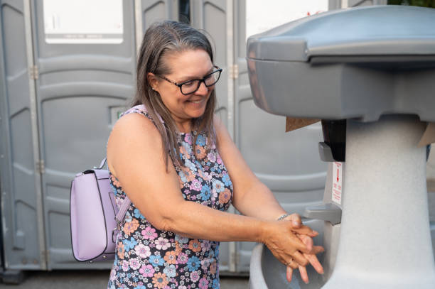 Best Porta potty delivery and setup  in Harrisburg, IL
