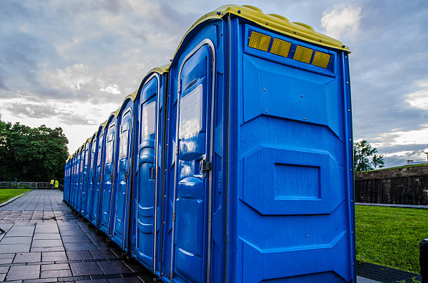 Best Portable restroom trailer rental  in Harrisburg, IL